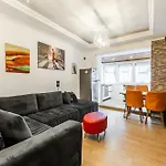 Apartment Cozy In Bllok 5 Min Walk From Park *