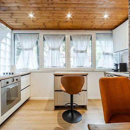 Cozy In Bllok 5 Min Walk From Park Lejlighed Tirana