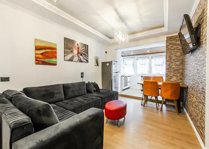 아파트 Cozy In Bllok 5 Min Walk From Park *
