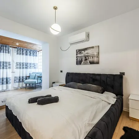 Apartman Cozy In Bllok 5 Min Walk From Park Tirana