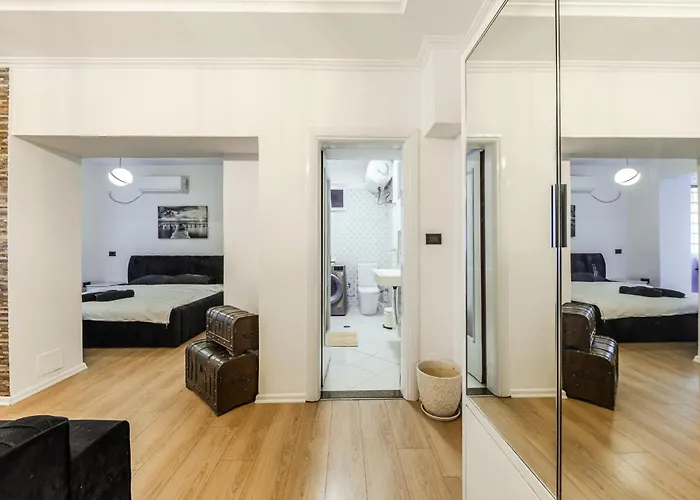 Apartman Cozy In Bllok 5 Min Walk From Park *