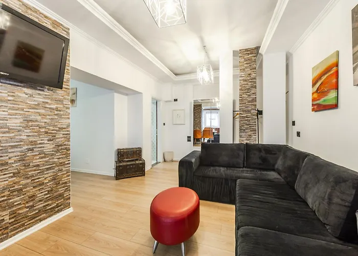 Cozy In Bllok 5 Min Walk From Park *