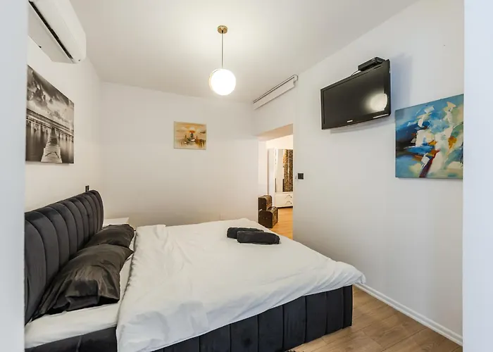 Apartman Cozy In Bllok 5 Min Walk From Park