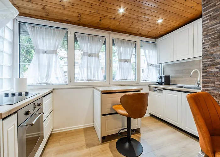 Cozy In Bllok 5 Min Walk From Park