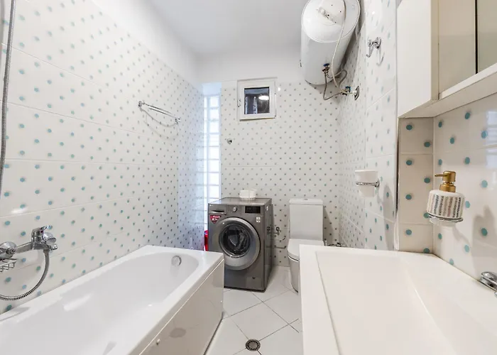 Cozy In Bllok 5 Min Walk From Park * Tirana